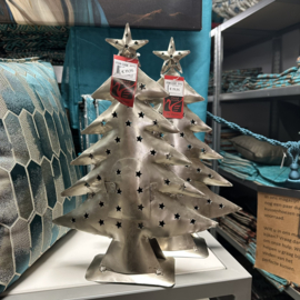 Metalen kerstboom met deurtje voor een (led)kaars/waxinelichtje - zilver - gerecycled metaal - 40cm hoog