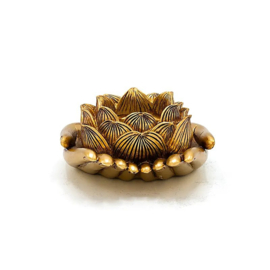 Goudkleurige theelichthouder - handen met lotusbloem -  11,5 x 9,4 x 4,8 cm
