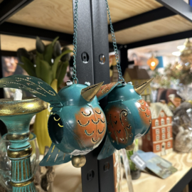 Metalen vogeltje met ophang ketting - petrol & oranje - waxinelichtje ± 12cm dia