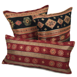 Zwart en rood kussen - Little Peru ± 45x45cm