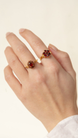 À LA | FLOWER RING GARNET | ''VINTAGE GOLD''