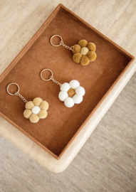 À LA | POMPON DAISY KEYCHAIN | CREAM