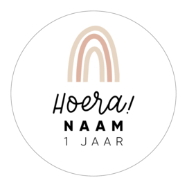 40mm rond gepersonaliseerde sticker • Hoera! Naam 0 jaar - Regenboog roze