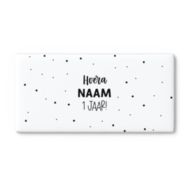 A4 Chocolade wikkel printable | Hoera Naam 1 jaar! • Stippen