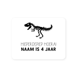 70x54mm gepersonaliseerde sticker • Hieperdepiep hoera! Naam is .. jaar - Dino