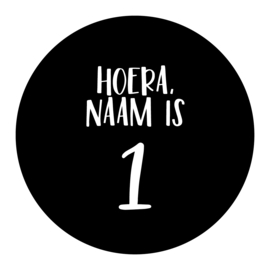 40mm rond gepersonaliseerde sticker • Hoera, Naam is 0