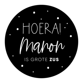 40mm rond gepersonaliseerde sticker • Hoera! Naam is grote zus