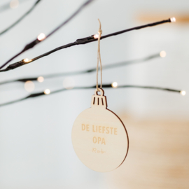 Gepersonaliseerde kerstbal gegraveerd • De liefste opa Naam