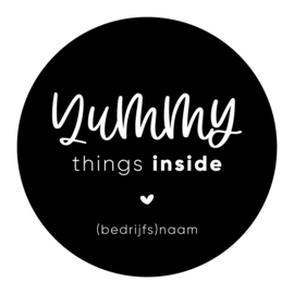 40mm rond gepersonaliseerde sticker • Yummy things inside + (bedrijfs)naam