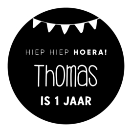 40mm rond gepersonaliseerde sticker • Hiep hiep hoera! Naam is 0 jaar!