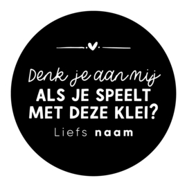 40mm rond gepersonaliseerde sticker • Denk je aan mij als je speelt met deze klei? Liefs, Naam