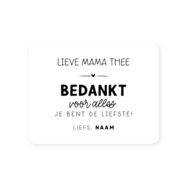 Gepersonaliseerde sticker • Lieve mama/papa thee, bedankt voor alles. Je bent de liefste! Liefs, Naam // 70x54mm