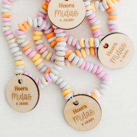 Gepersonaliseerd label • Hoera Naam .. jaar! • ø 40mm | Per 5 stuks