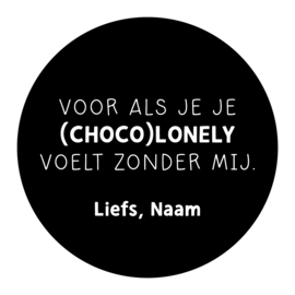 40mm rond gepersonaliseerde sticker • Voor als je je (choco)lonely voelt zonder mij. Liefs, Naam