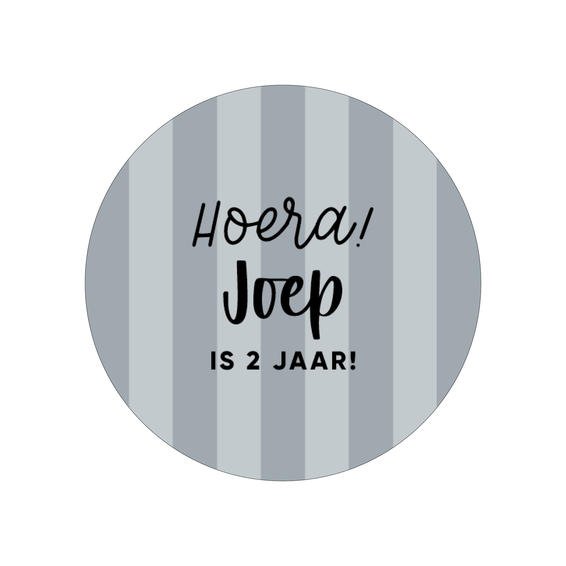 40mm rond gepersonaliseerde sticker • Hoera! Naam is .. jaar! - strepen