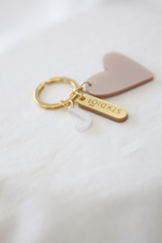 KEYCHAIN.02.GOLD.1LETTER