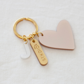 KEYCHAIN.02.GOLD.1LETTER