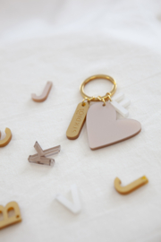 KEYCHAIN.02.GOLD.1LETTER