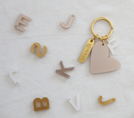 KEYCHAIN.02.GOLD.1LETTER