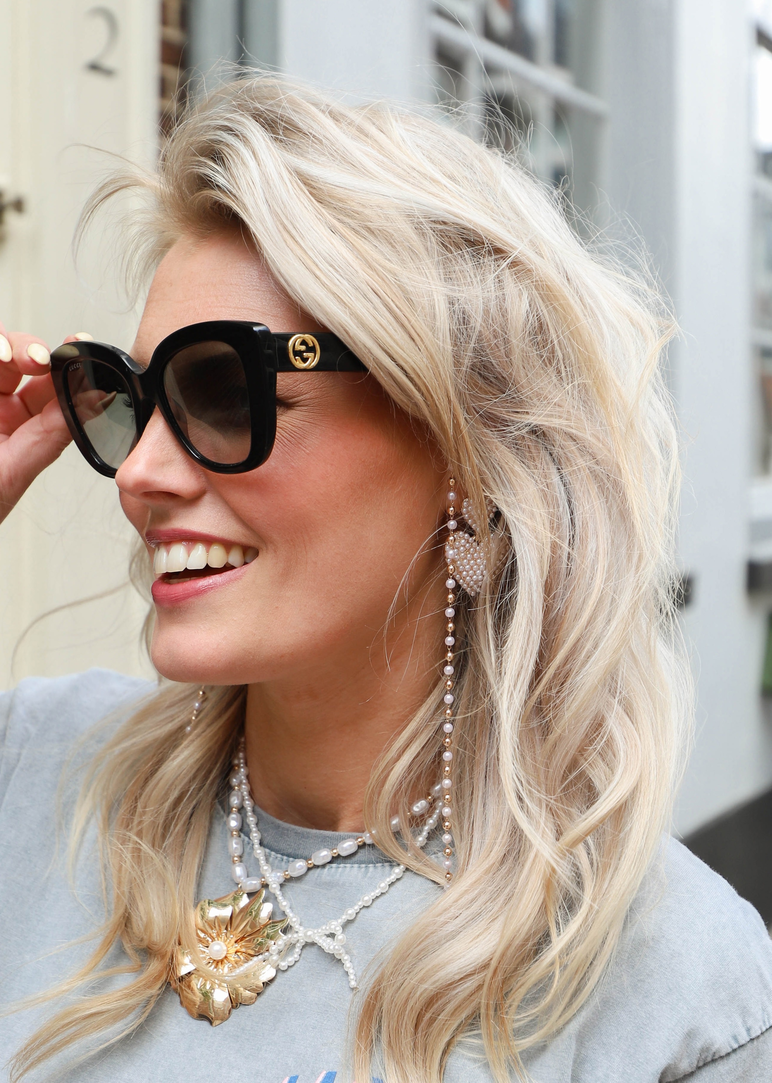 Sunglasses, Necklace & AirPods cords - Pearls