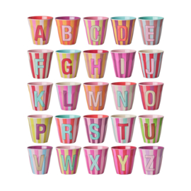 Rice - Melamine alfabet beker – Meerkleurig roze strepen
