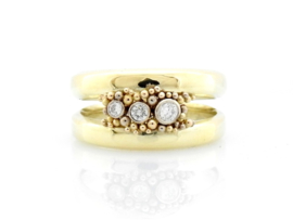 2 trouwringen met diamanten en granules