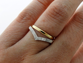 V-ring + Trouwring