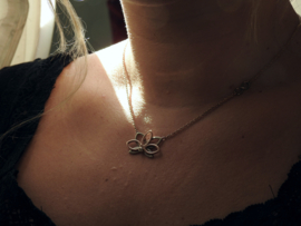 Lotus collier infinity