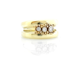2 trouwringen met diamanten en granules