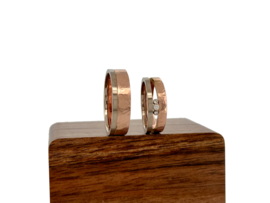 Strak&Structuur bicolor trouwringen