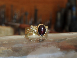 Antieke Granaat & nieuwe Diamant