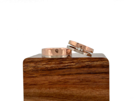 Strak&Structuur bicolor trouwringen
