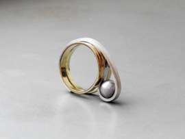 Captive pearl herinneringsring
