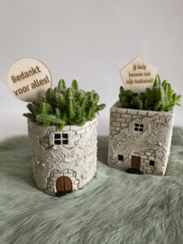 Bloempot huisje vierkant met plantenprikker
