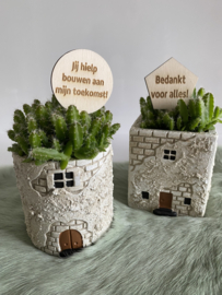 Bloempot huisje vierkant met plantenprikker