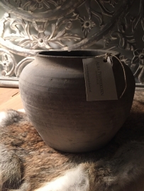 Aura Peeperkorn Terracotta pot Grey