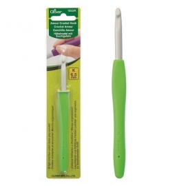 Clover Amour crochet hook 6.5 mm