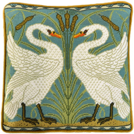 Petit Point borduurpakket Walter Crane - Swan, Rush And Iris Tapestry - Bothy Threads    bt-tac18