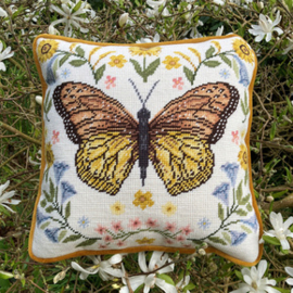 Petit Point borduurpakket Jade Mosinski - Botanical Butterfly Tapestry - Bothy Threads       bt-tap13