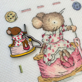 Needleminder Kate Garrett - Sewing Mouse - Bothy Threads  bt-xa20