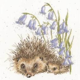 Borduurpakket Hannah Dale - Love And Hedgehugs - Bothy Threads   bt-xhd138