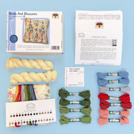 Petit Point borduurpakket Simone Carr - Birds And Blossoms - Bothy Threads    bt-tsm02