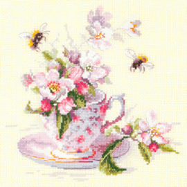 Borduurpakket Cup and Apple Blossom - Chudo Igla    ci-120-041