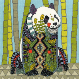 Borduurpakket Sharon Turner - Jewelled Panda - Bothy Threads  bt-xstu04