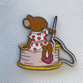 Needleminder Kate Garrett - Sewing Mouse - Bothy Threads  bt-xa20