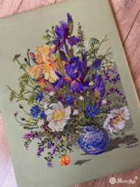 Borduurpakket Irises and Wildflowers - Merejka    mer-k249