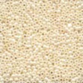 Petite Glass Beads Cream - Mill Hill   mh-40123