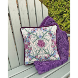 Petit Point borduurpakket Simone Carr - Heritage Blooms - Bothy Threads      bt-tsm01
