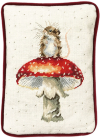 Petit Point borduurpakket Hannah Dale - He's A Fun-gi Tapestry - Bothy Threads     bt-thd74