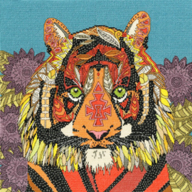 Borduurpakket Sharon Turner - Jewelled Tiger - Bothy Threads   bt-xstu03